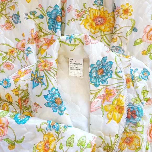 Vintage 60s Princess Lingerie Satin Wild Blooms Floral Quilted House Jacket - Picture 3 of 16